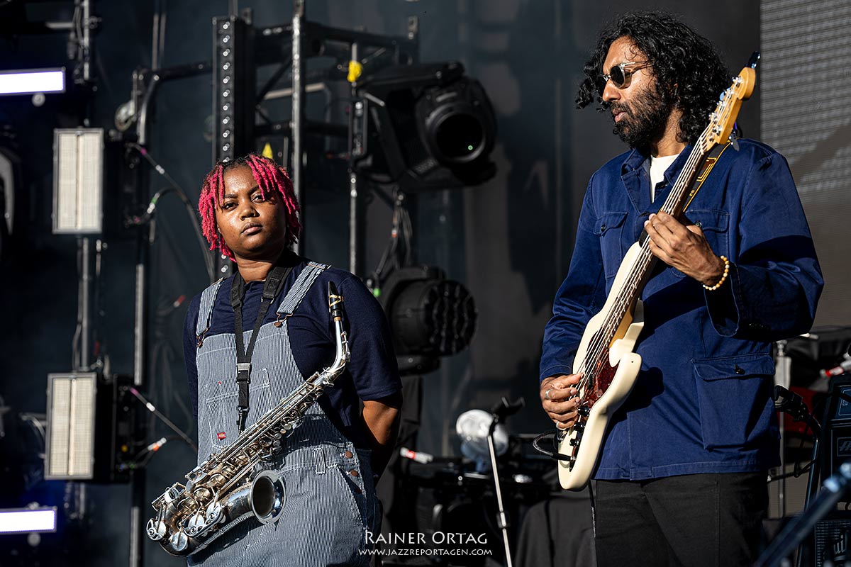José James am Schlossplatz bei den jazzopen Stuttgart 2025
