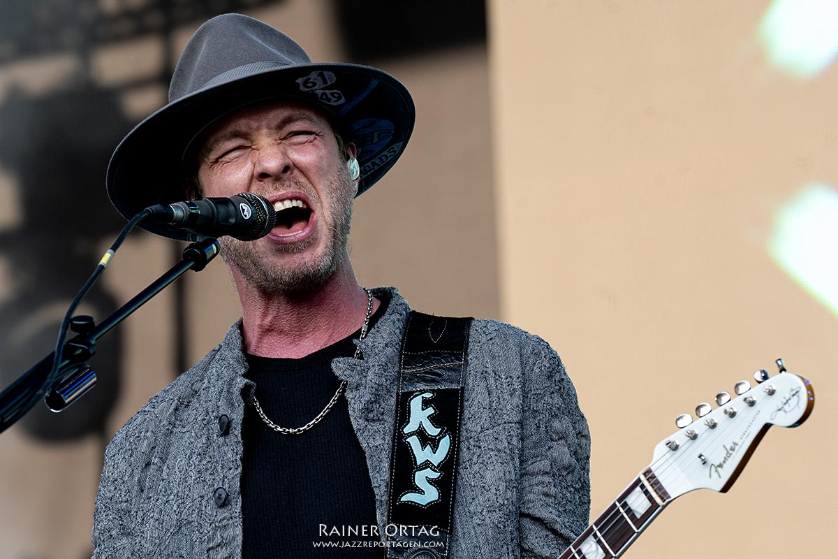 Kenny Wayne Shepherd Band am Schlossplatz bei den jazzopen Stuttgart 2025