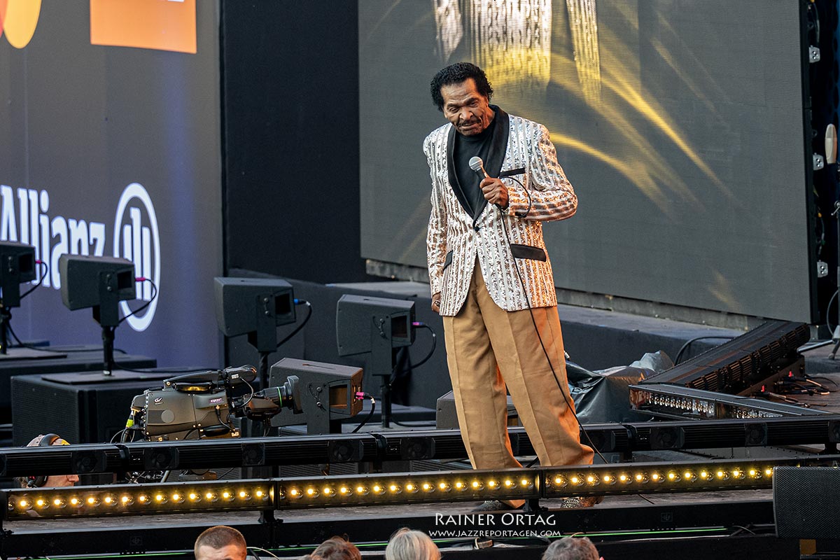 Kenny Wayne Shepherd Band am Schlossplatz bei den jazzopen Stuttgart 2025