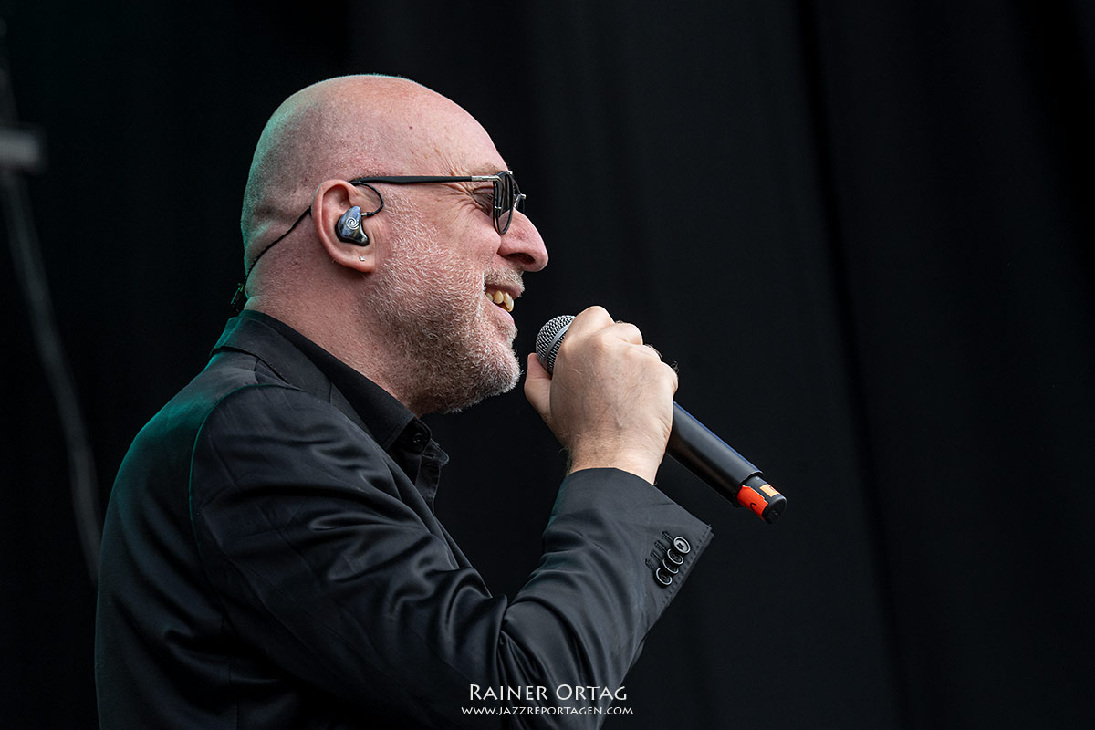 Mario Biondi am Schlossplatz bei den jazzopen Stuttgart 2025