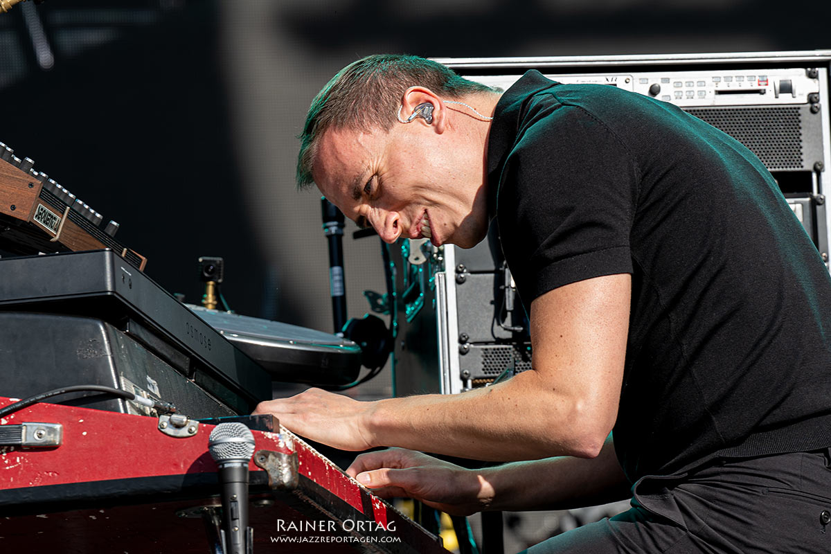 Martin Kohlstedt am Schlossplatz bei den jazzopen Stuttgart 2025