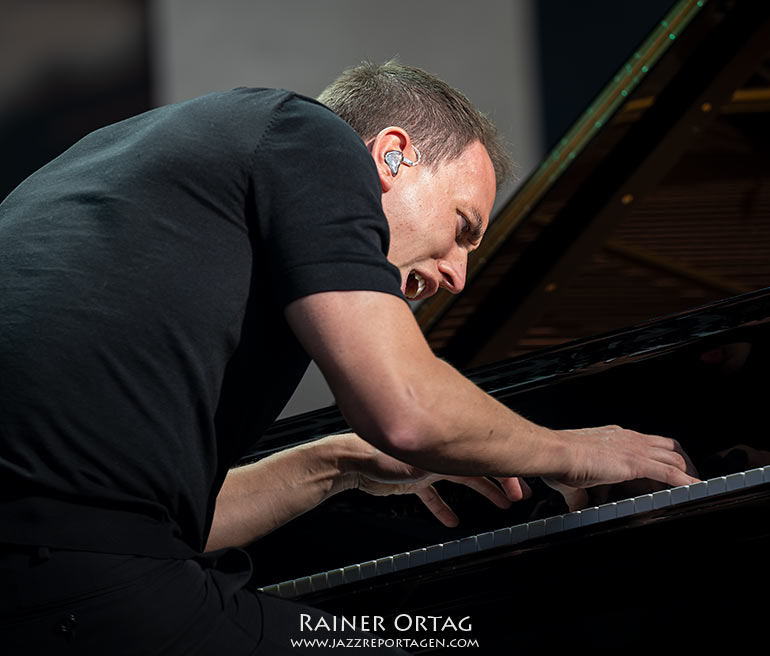 Martin Kohlstedt am Schlossplatz bei den jazzopen Stuttgart 2025