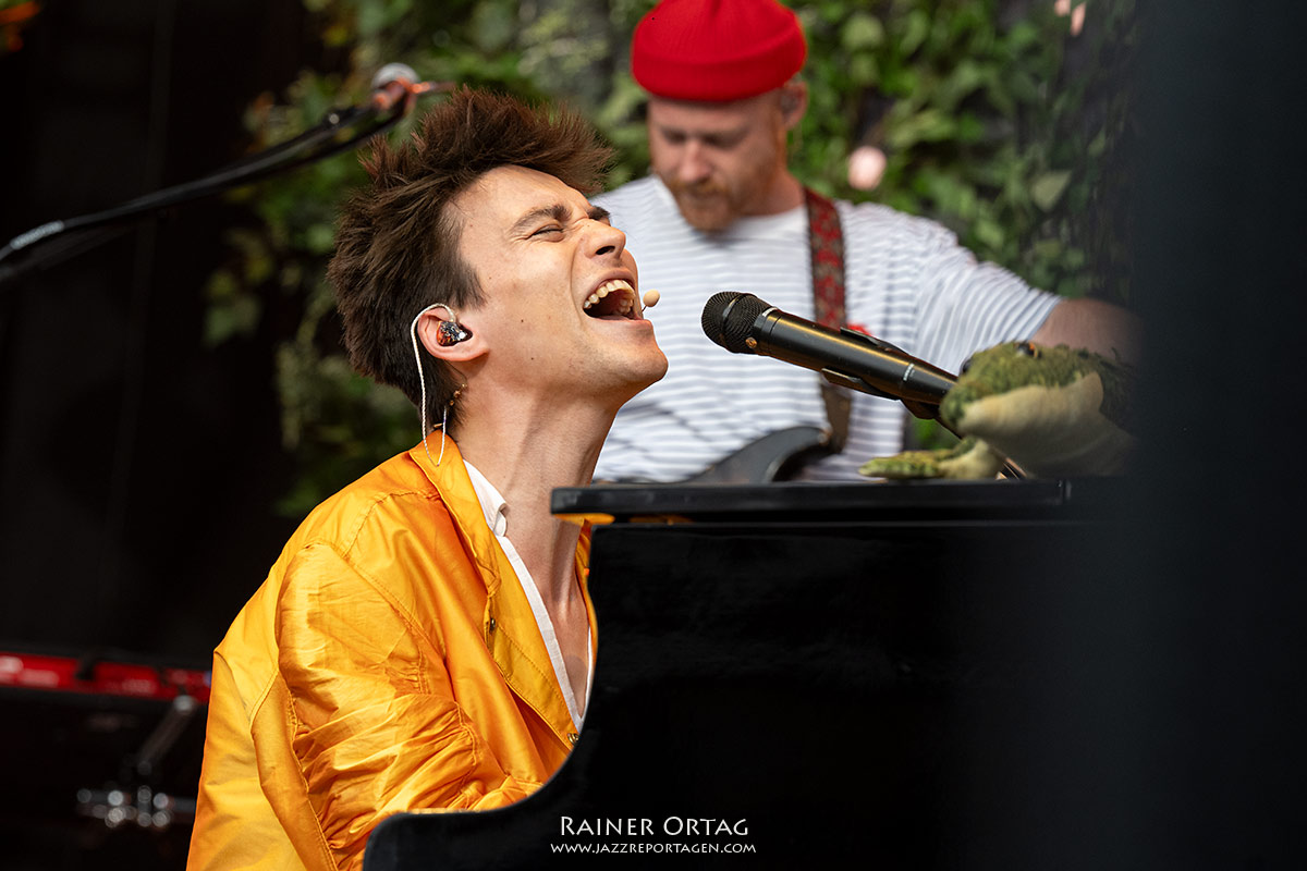 Jacob Collier: Jacob Collier am Schlossplatz - jazzopen Stuttgart 2025