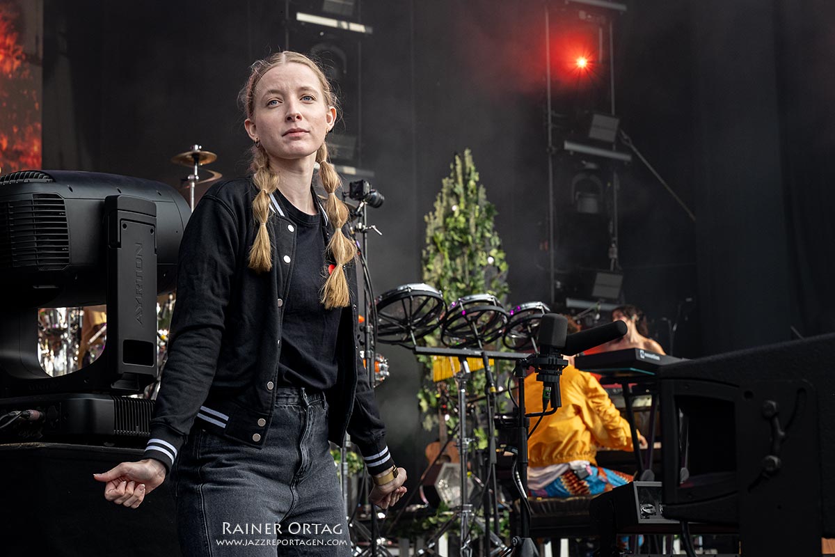 Jacob Collier: Jacob Collier am Schlossplatz - jazzopen Stuttgart 2025