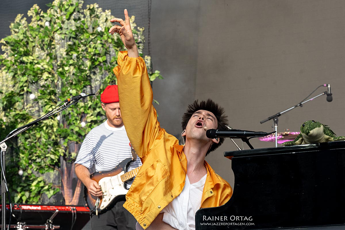 Jacob Collier: Jacob Collier am Schlossplatz - jazzopen Stuttgart 2025