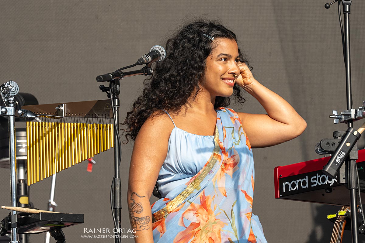 Jacob Collier: Jacob Collier am Schlossplatz - jazzopen Stuttgart 2025