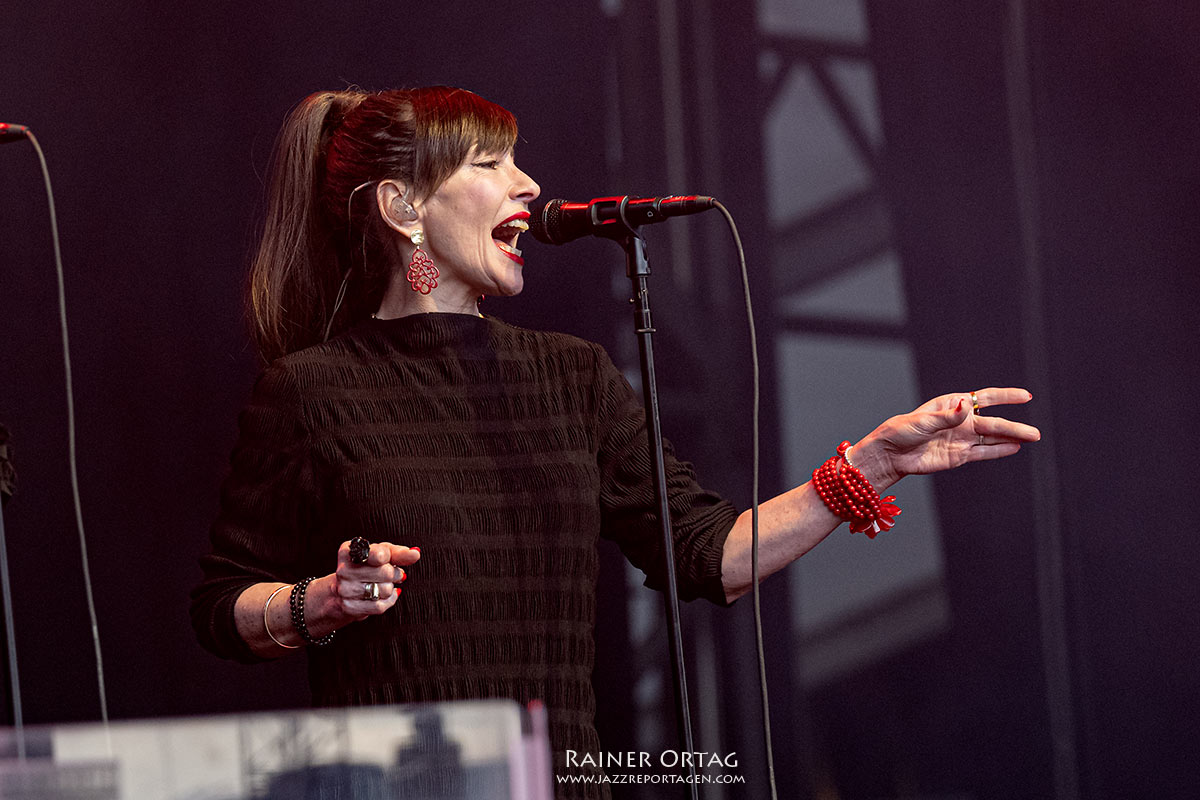 Joe Bonamassa am Schlossplatz - jazzopen Stuttgart 2025