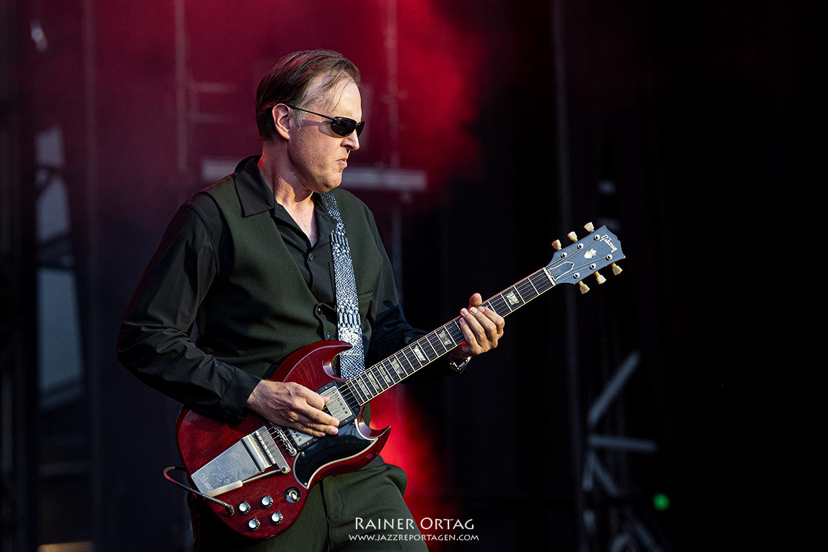 Joe Bonamassa am Schlossplatz - jazzopen Stuttgart 2025