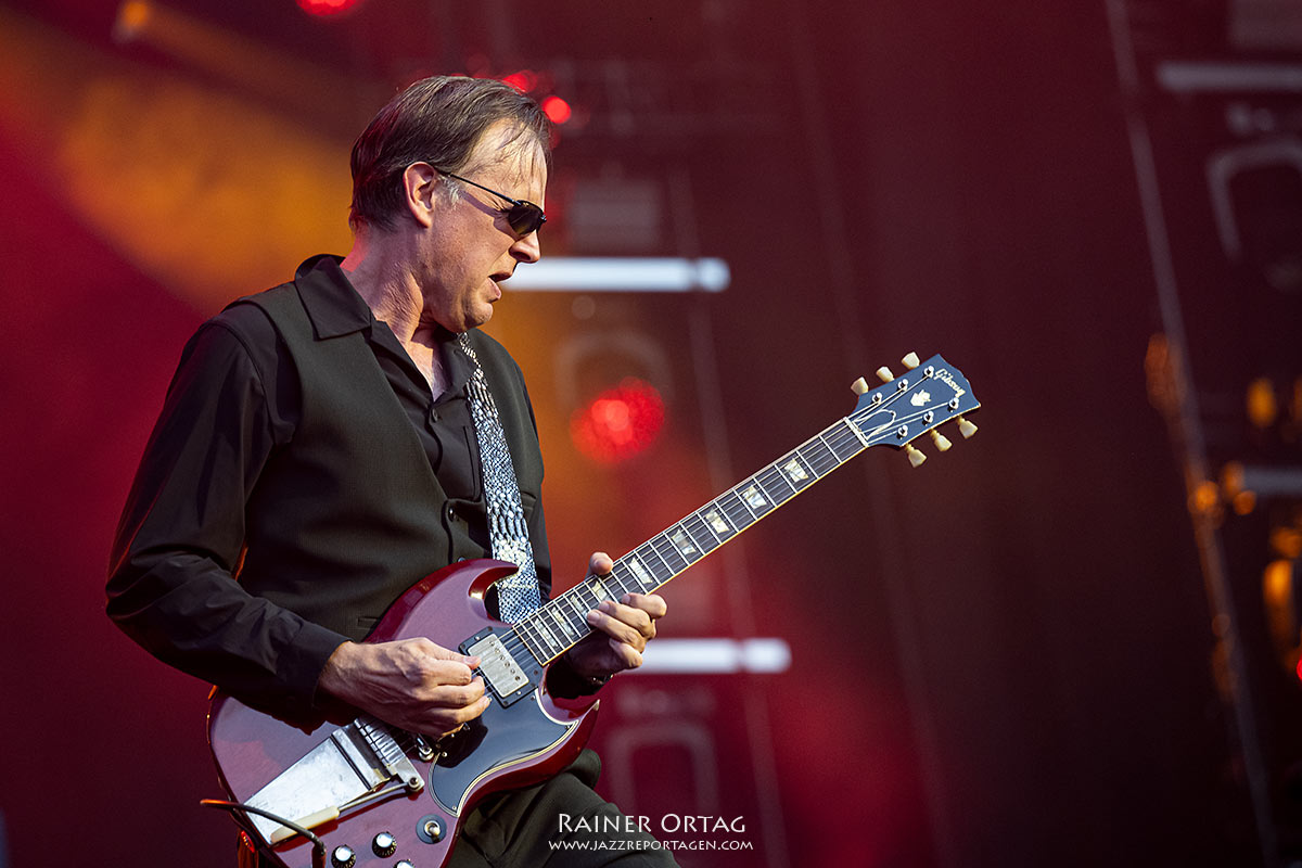 Joe Bonamassa am Schlossplatz - jazzopen Stuttgart 2025