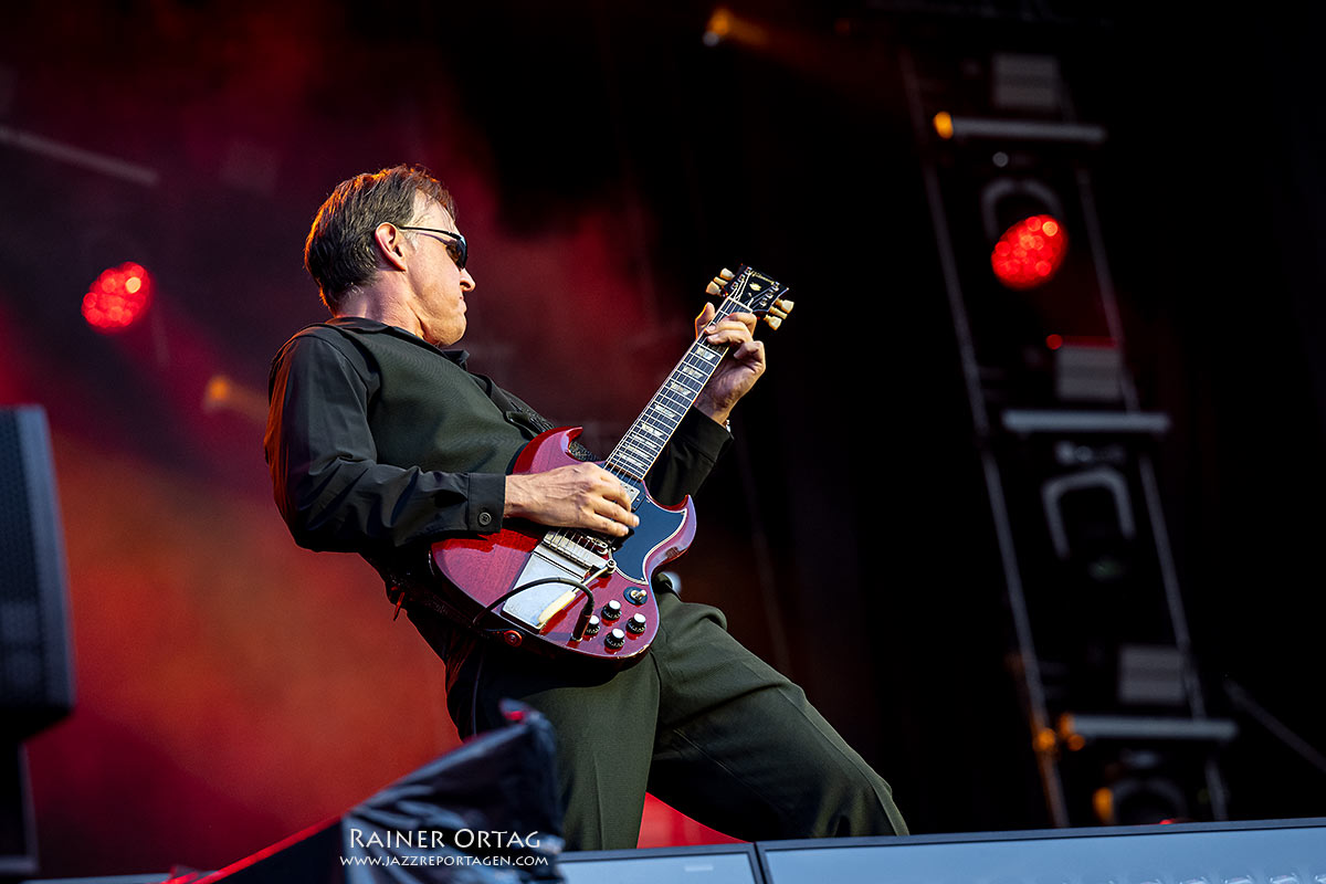 Joe Bonamassa am Schlossplatz - jazzopen Stuttgart 2025