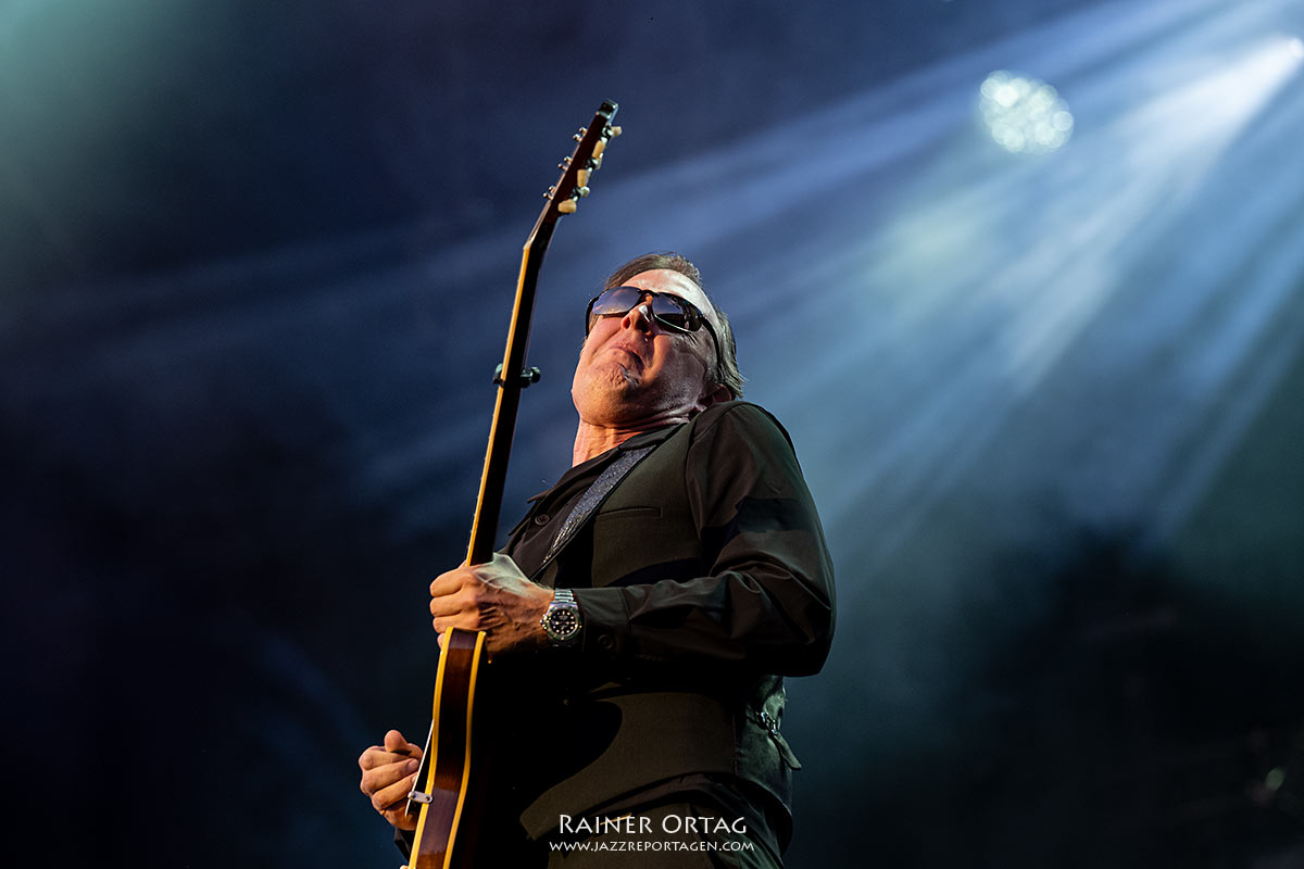 Joe Bonamassa am Schlossplatz - jazzopen Stuttgart 2025