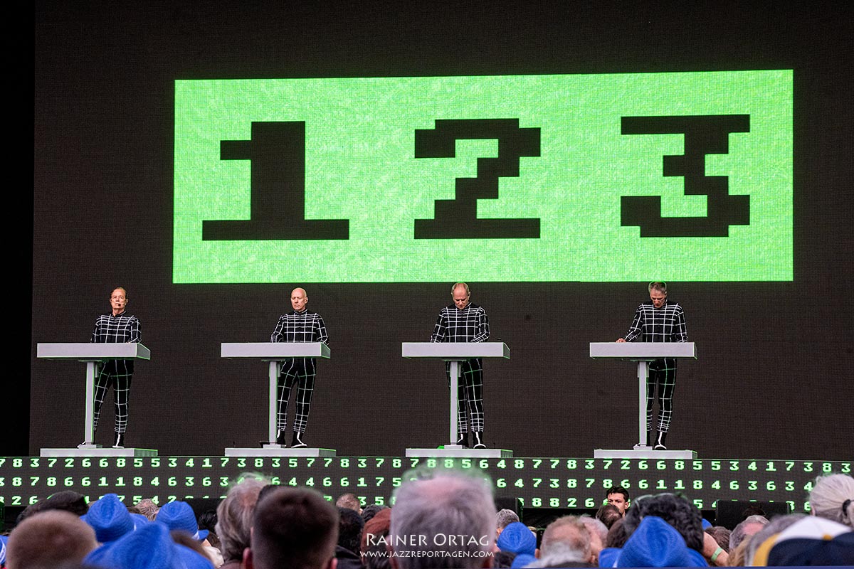Kraftwerk: Kraftwerk am Schlossplatz - jazzopen Stuttgart 2025