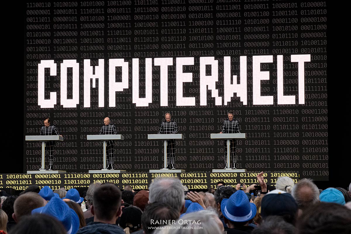 Kraftwerk: Kraftwerk am Schlossplatz - jazzopen Stuttgart 2025
