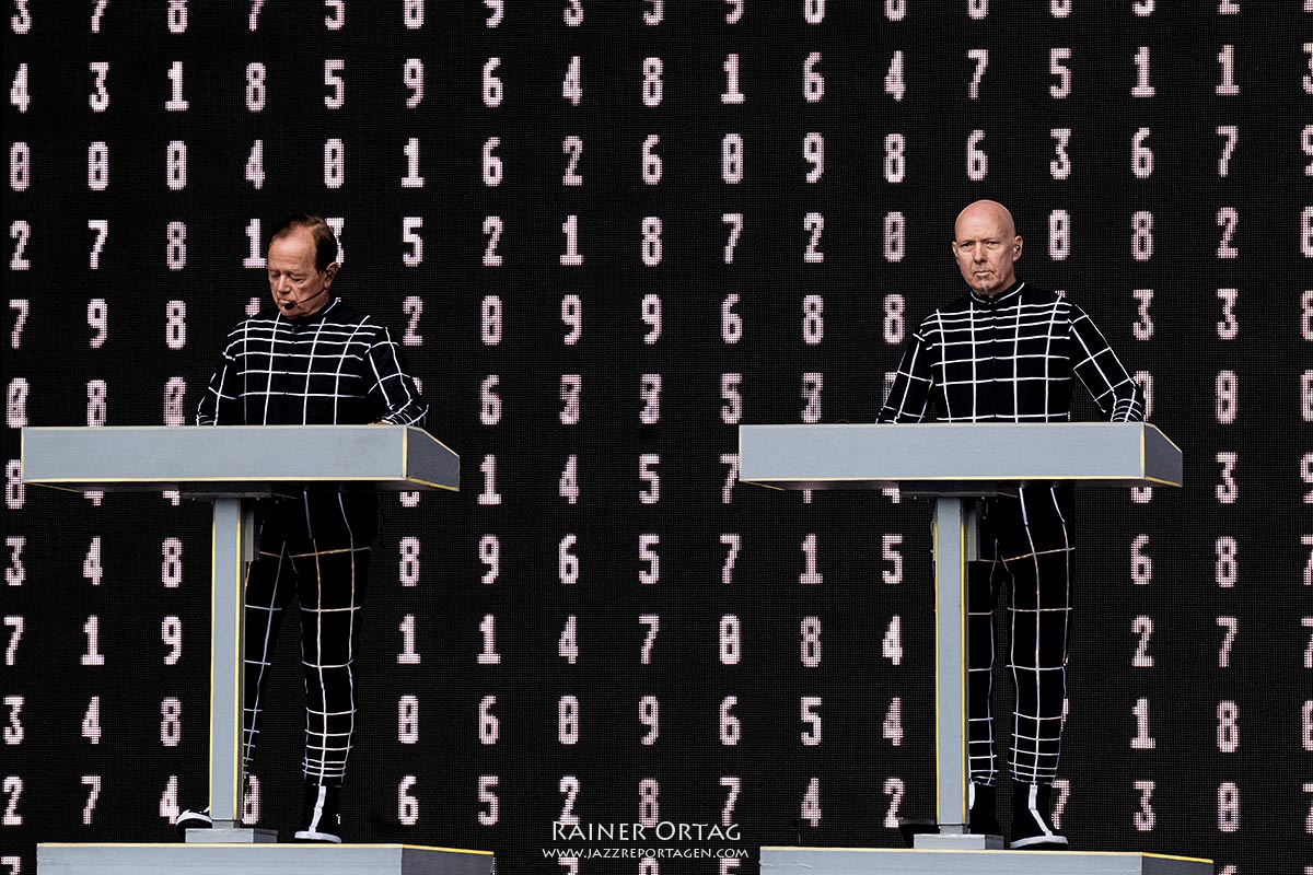 Kraftwerk: Kraftwerk am Schlossplatz - jazzopen Stuttgart 2025