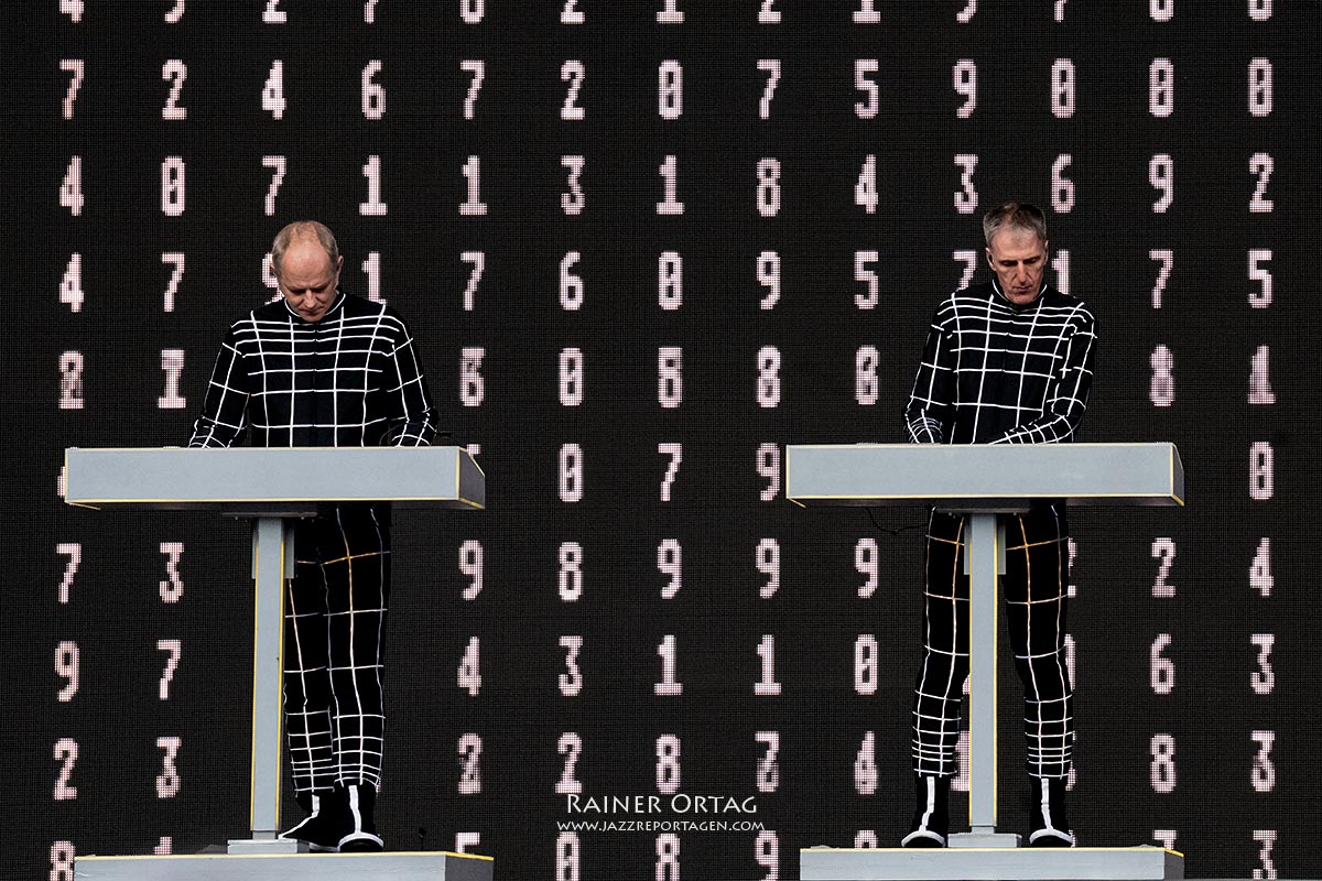 Kraftwerk: Kraftwerk am Schlossplatz - jazzopen Stuttgart 2025