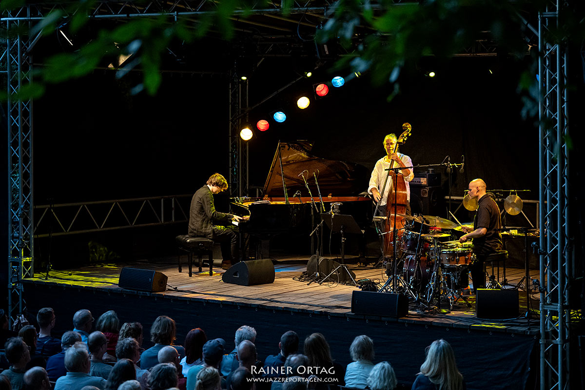 Michael Wollny Trio auf der Sudhaus Open Air Waldbühne 2025