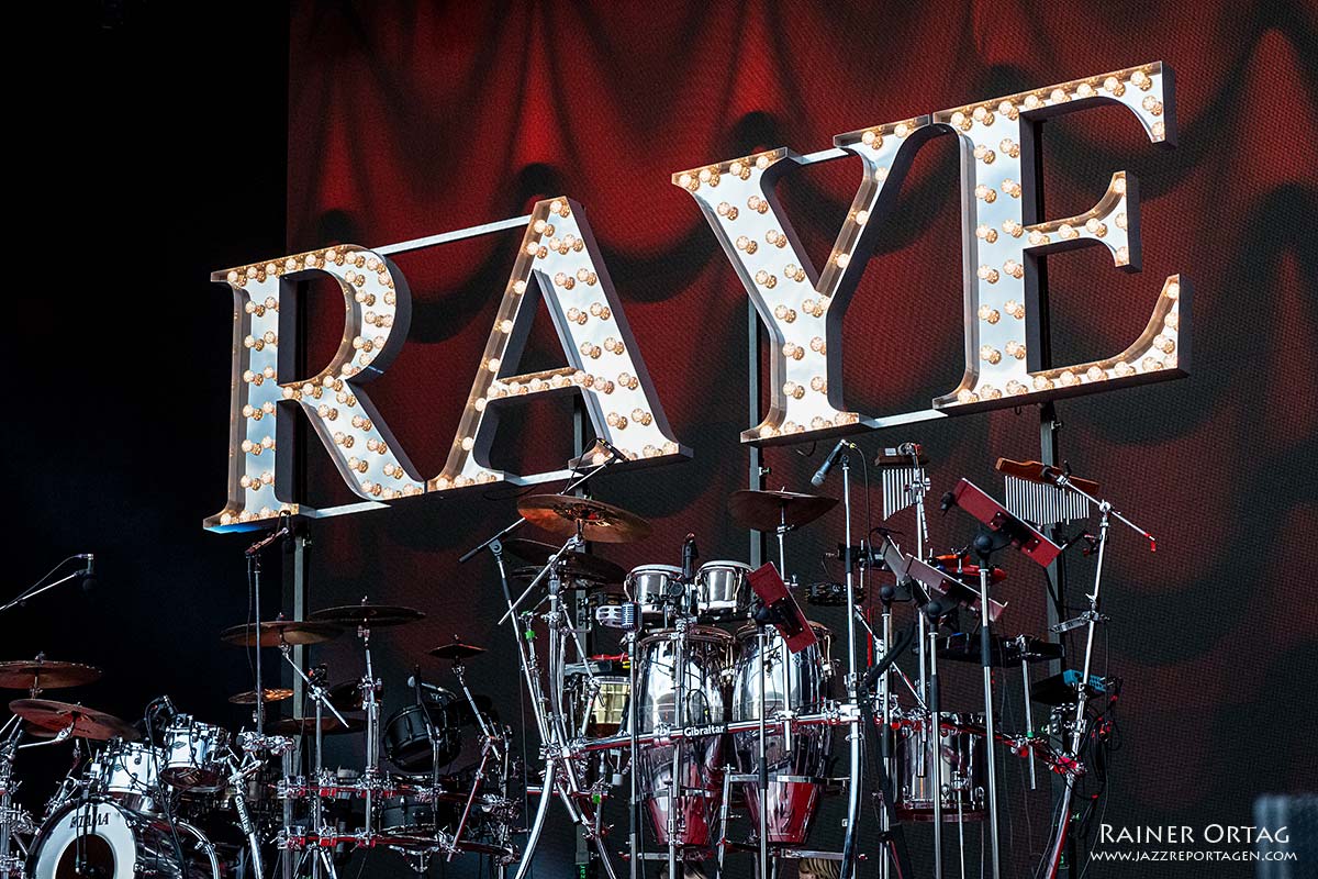 RAYE am Schlossplatz - jazzopen Stuttgart 2025