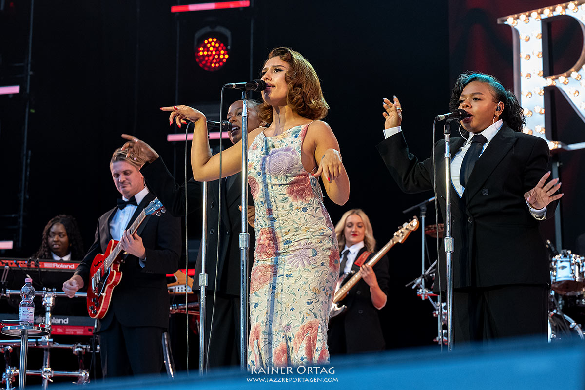 RAYE am Schlossplatz - jazzopen Stuttgart 2025