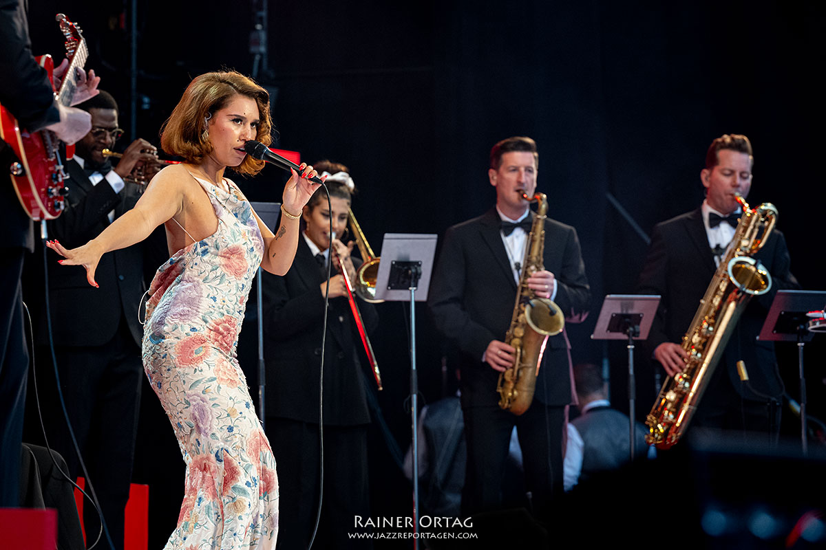 RAYE am Schlossplatz - jazzopen Stuttgart 2025