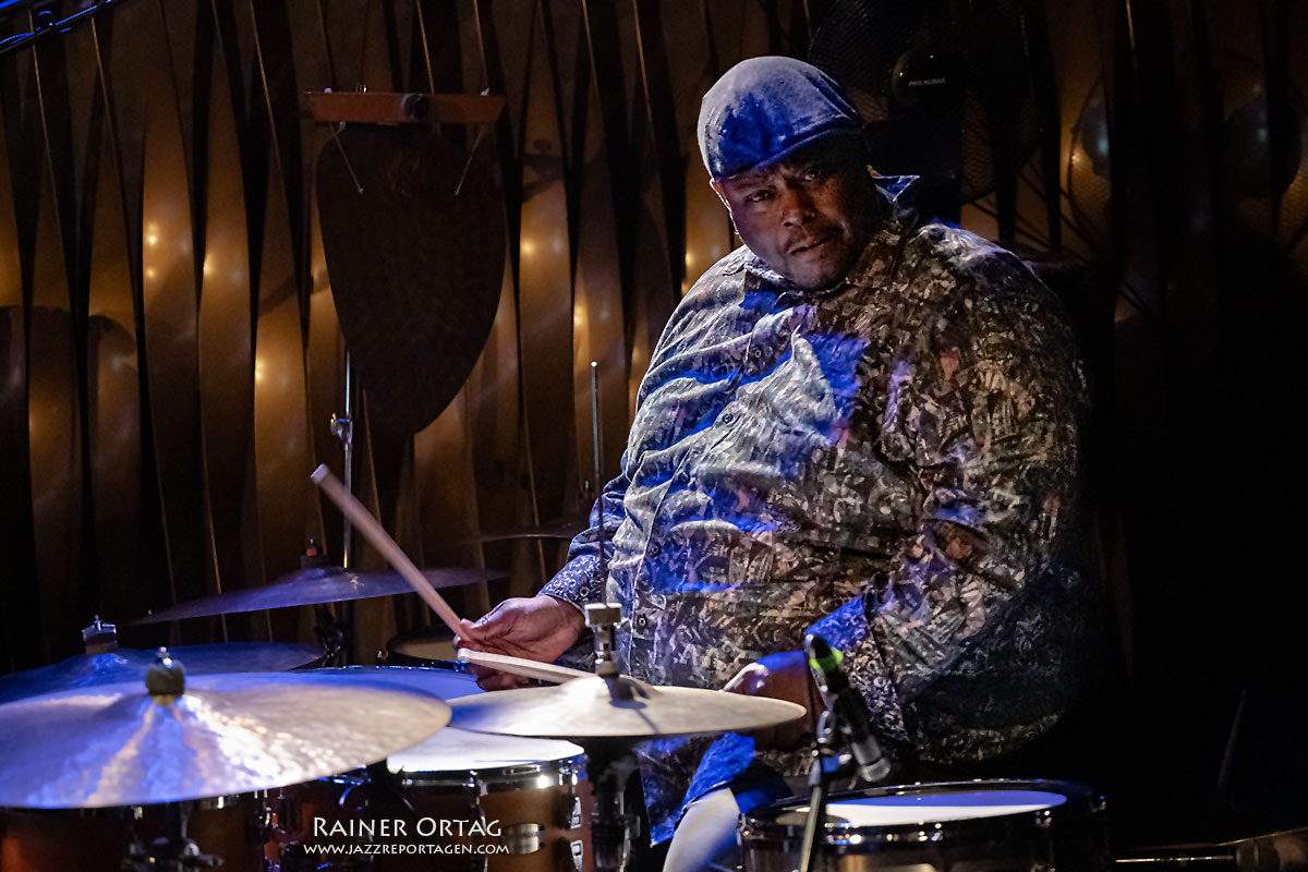 Johnathan Blake & Pentad: Johnathan Blake & Pentad im Jazzclub Bix 2025