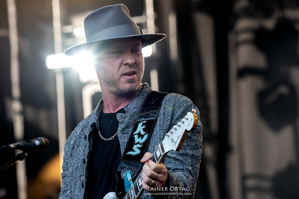 Kenny Wayne Shepherd Band am Schlossplatz bei den jazzopen Stuttgart 2025