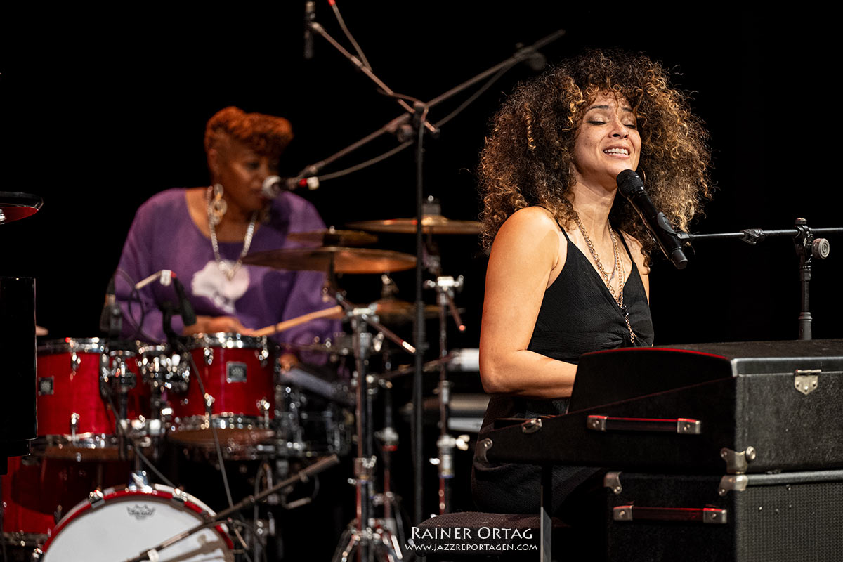 Kandace Springs: Kandace Springs beim Jazzfestival Esslingen auf der Württembergischen Landesbühne Esslingen 2025