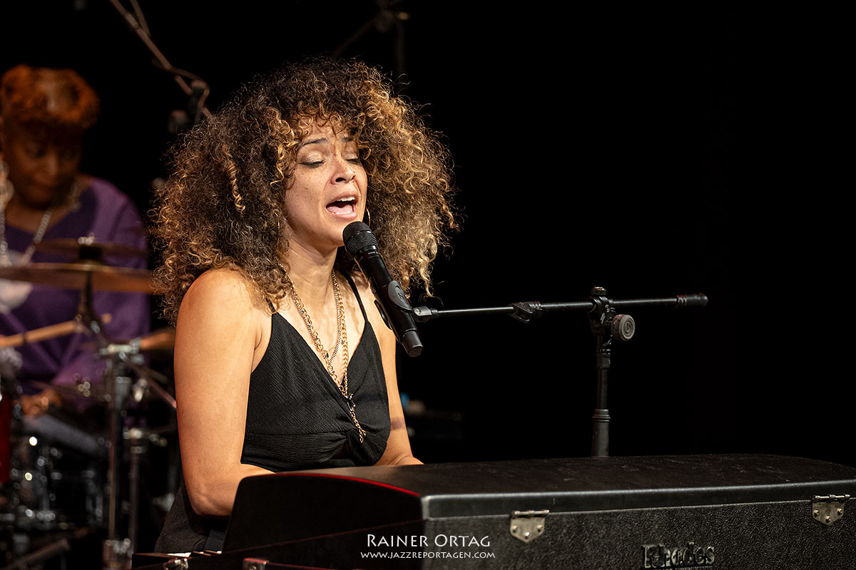 Kandace Springs: Kandace Springs beim Jazzfestival Esslingen auf der Württembergischen Landesbühne Esslingen 2025