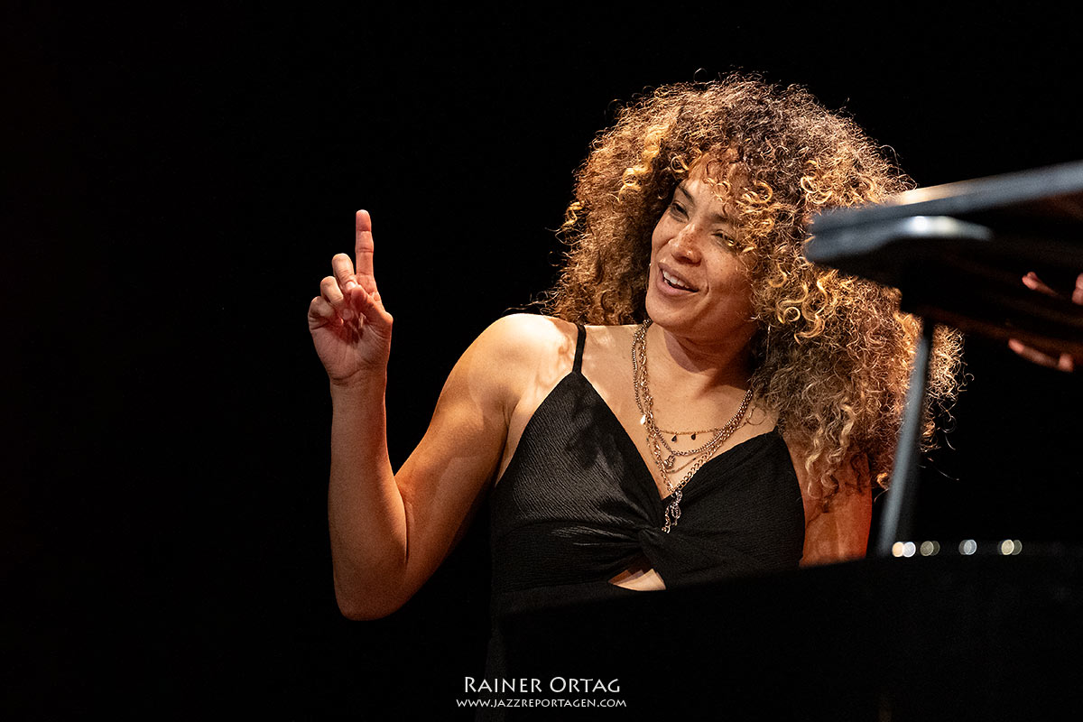 Kandace Springs: Kandace Springs beim Jazzfestival Esslingen auf der Württembergischen Landesbühne Esslingen 2025
