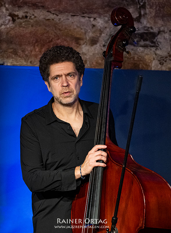 Orlando Le Fleming mit dem Aaron Goldberg Trio im Jazzkeller Esslingen 2025