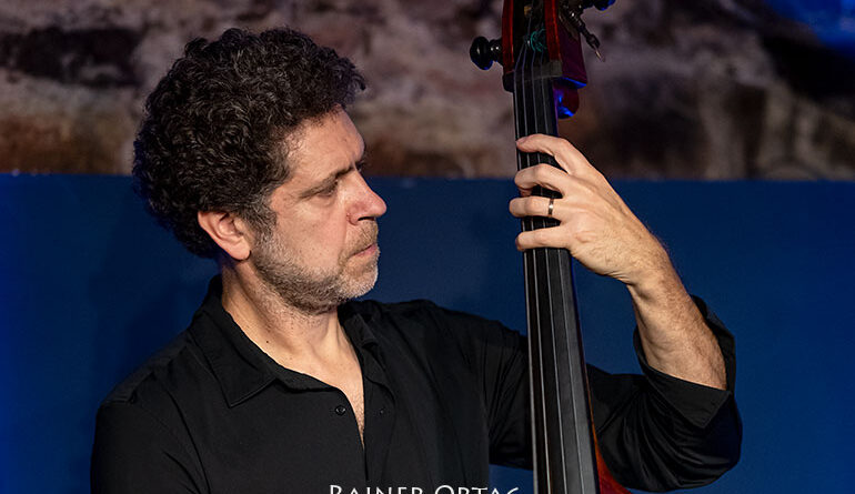 Orlando Le Fleming mit dem Aaron Goldberg Trio im Jazzkeller Esslingen 2025