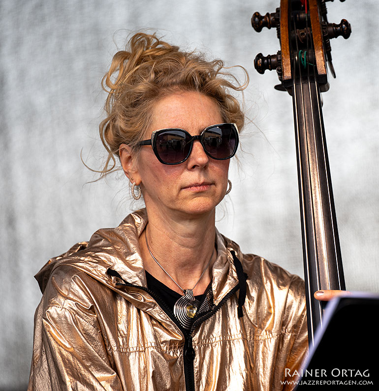Gina Schwarz mit den Sheroes bei der Jazzahead! in Bremen 2024