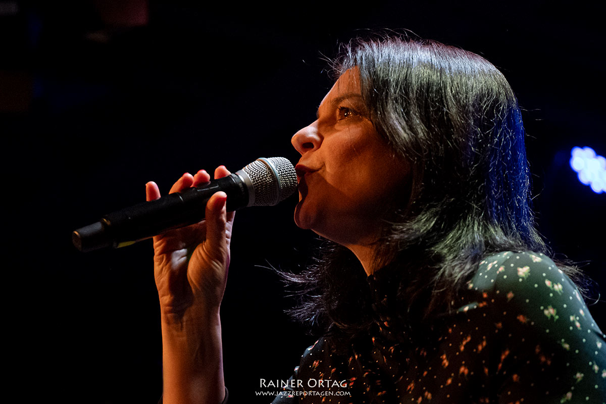 Jasmin Tabatabai im Jazzclub Bix Stuttgart 2025