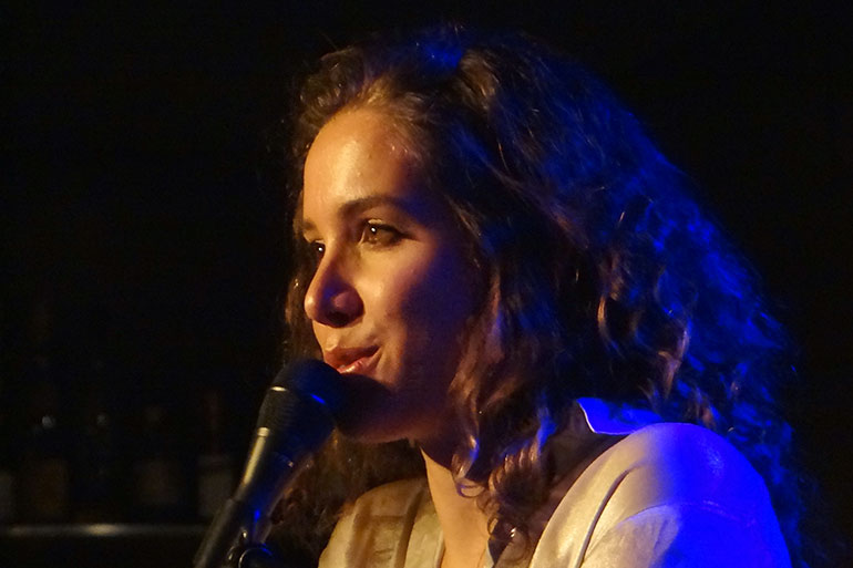 Alma Naidu singt im Jazzclub Bix Stuttgart 2026