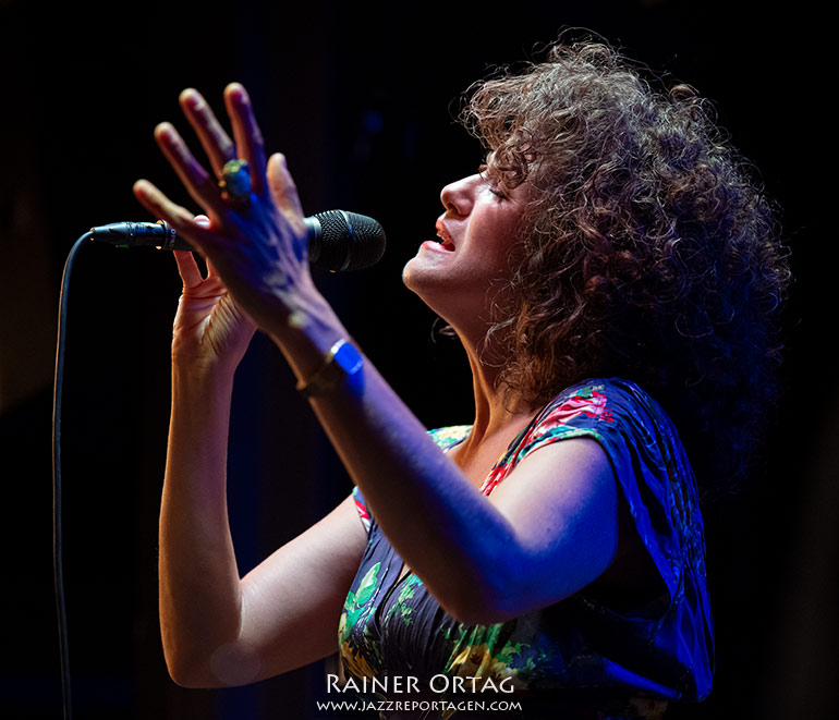 Cyrille Aimée singt im Jazzclub Bix Stuttgart 2026