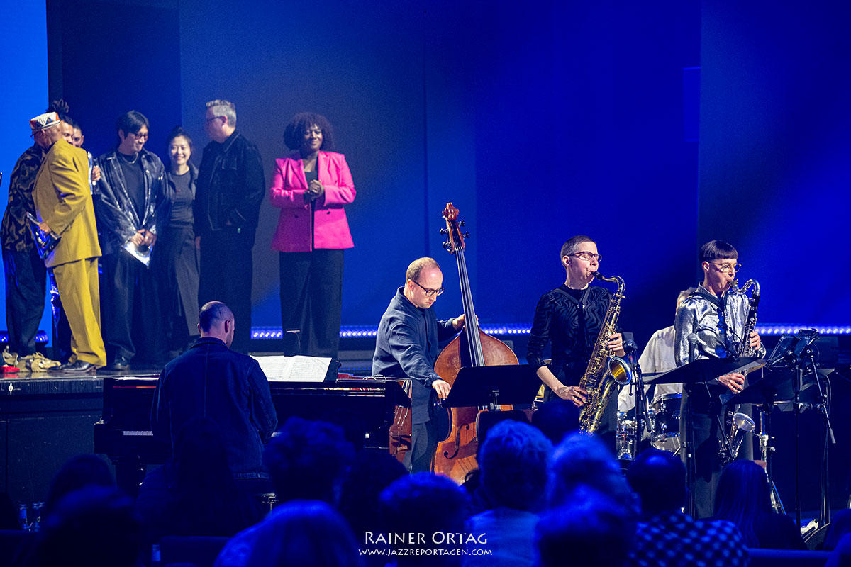 Preistr&auml;ger und Jazzpreisband bei der Verleihung des Deutschen Jazzpreises 2026