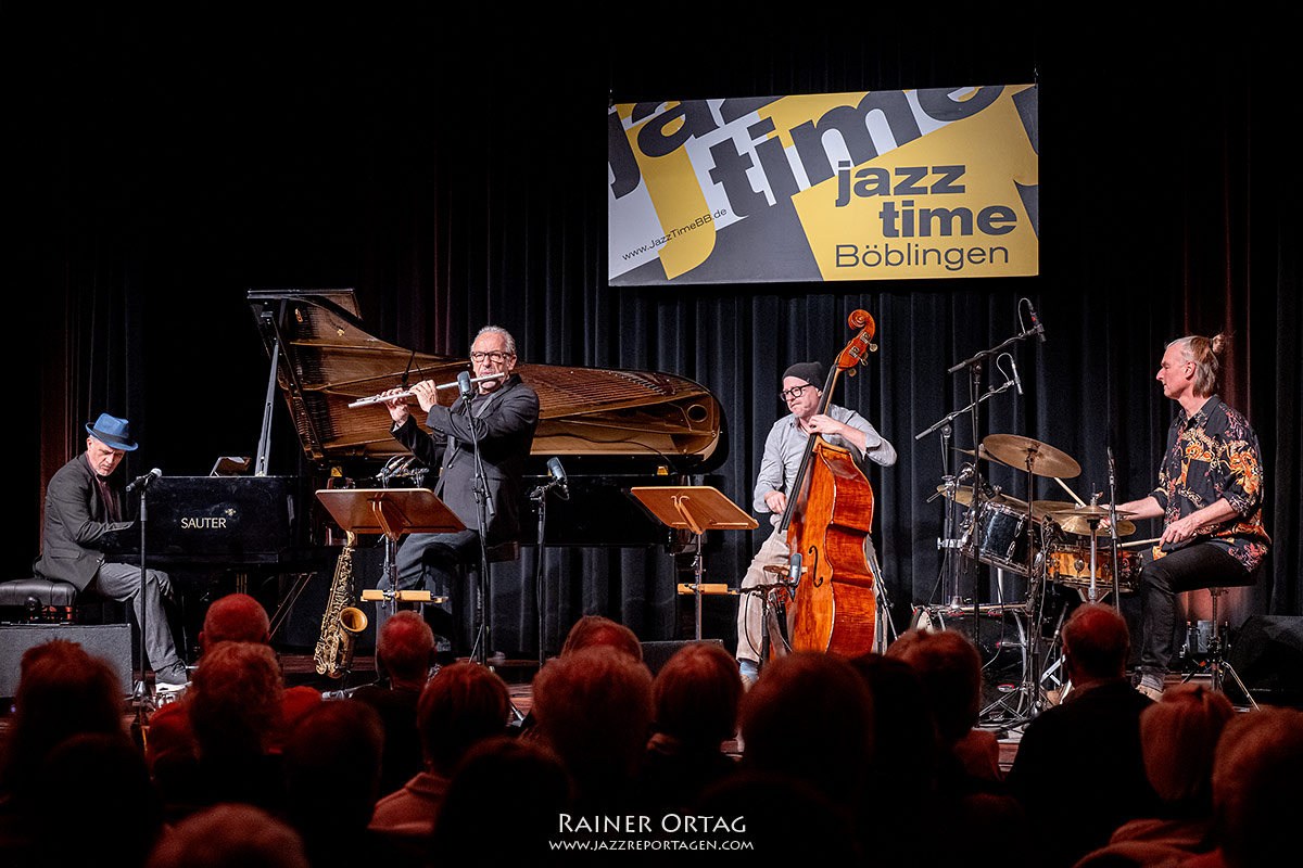 Die Band Jazz Franco-Allemand in der B&ouml;blinger Kongresshalle frontal