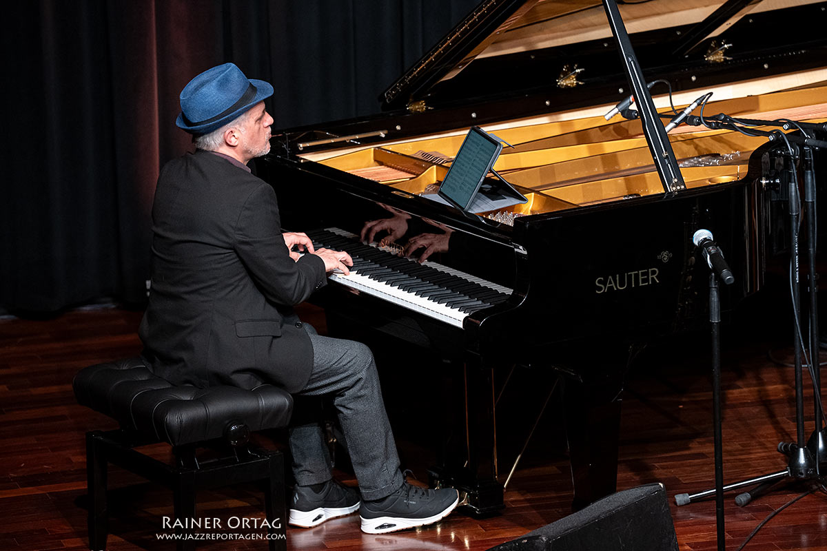 Der Pianist William Lecomte in der B&ouml;blinger Kongresshalle 2026