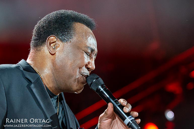 George Benson singt seine größten Hits bei den jazz open stuttgart 2017