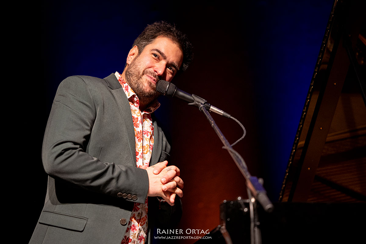 Harold López-Nussa Trio: Harold López-Nussa begrüßt die Gäste im swt-Kulturwerk Tübingen