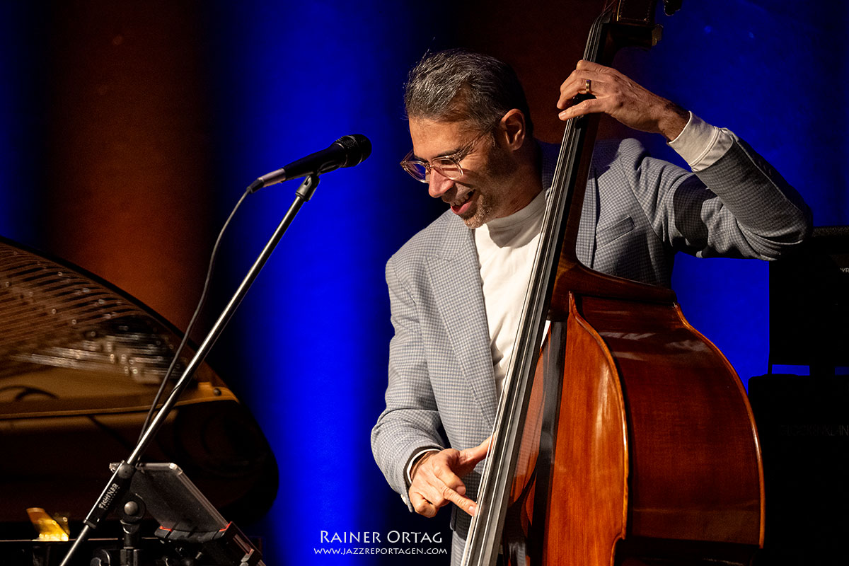 Harold López-Nussa Trio: Bassist Yasser Pino im swt-Kulturwerk Tübingen 2026