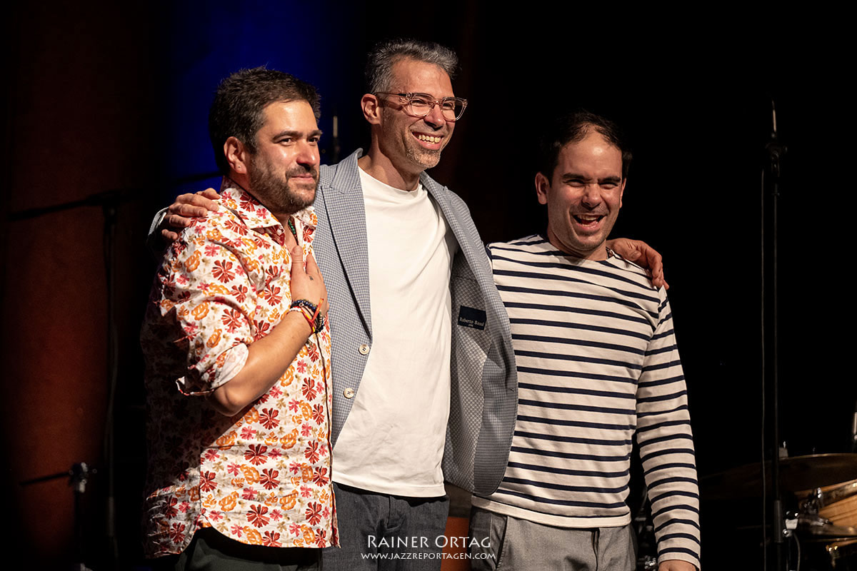 Harold López-Nussa Trio: Harold López-Nussa, Yasser Pino, Ruy Adrián López-Nussa bedanken sich beim Publikum in Tübingen 2026