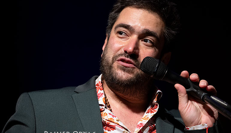 Harold López-Nussa moderiert den Auftritt seines Trios im SWT-KulturWerk Tübingen 2026