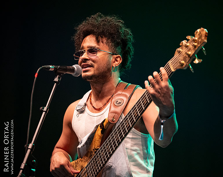 Der Sänger Michael Pipoquinha mit Band auf der jazzahead! Bremen 2026
