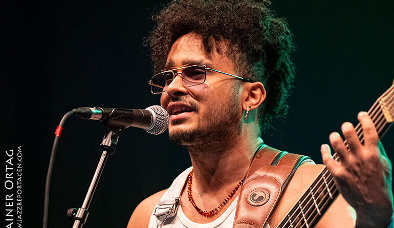 Der Sänger Michael Pipoquinha mit Band auf der jazzahead! Bremen 2026