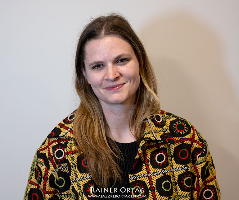Nicole Glover Backstage beim SWR 2 New Jazzmeeting im Tübinger Sudhaus 2022