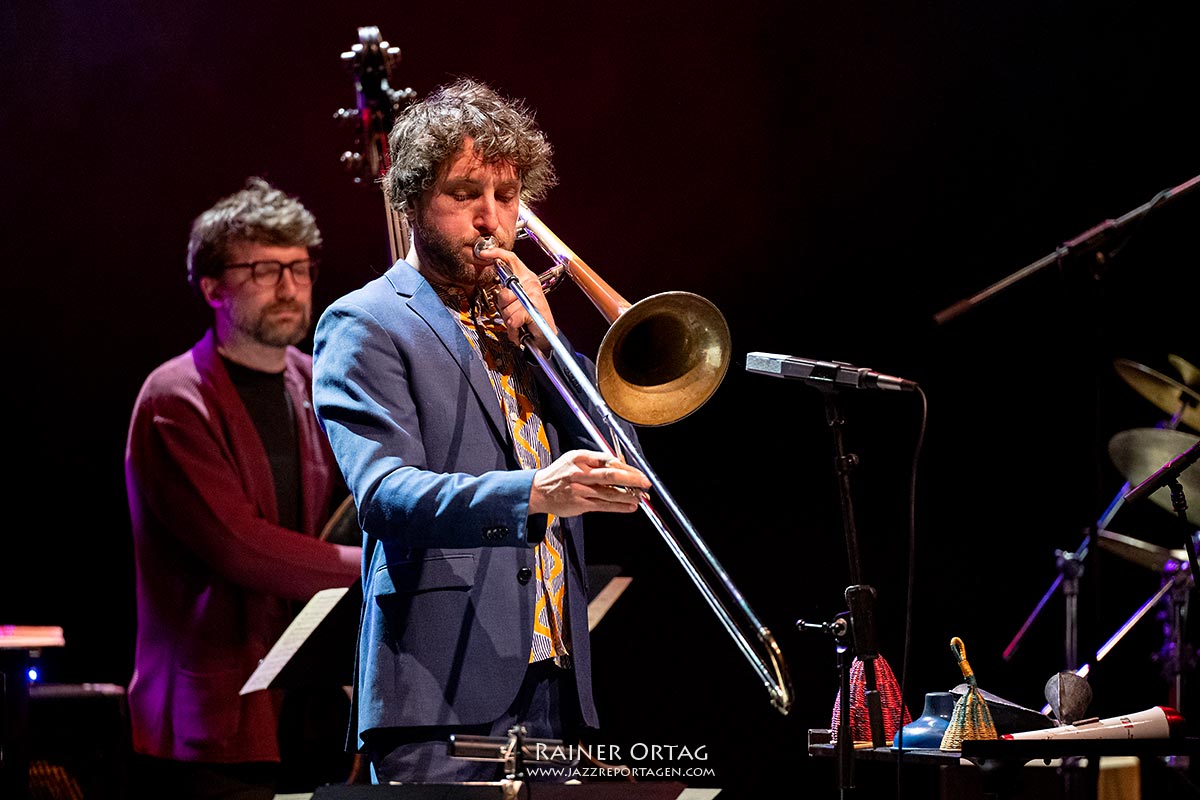 Olivia Trummer Quartett: Die Theaterhaus-Bühne mit Makar Novikov und Johannes Lauer bei den Theaterhaus Jazztagen 2026