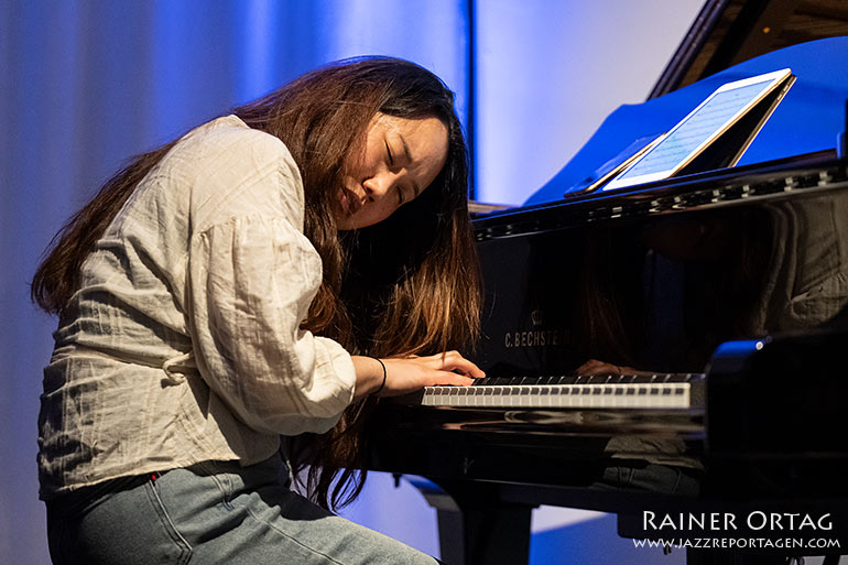 Sol Jang spielt sehr konzentriert am Bechstein-Flügel im C. Bechstein Centrum Tübingen 2026