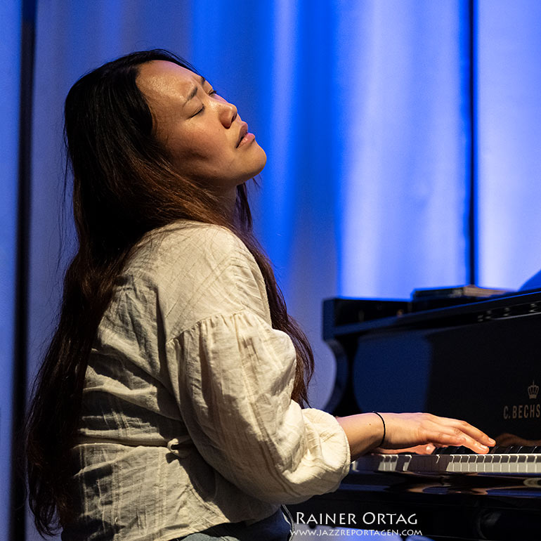 Sol Jang in der Musik versunken am großen Bechstein-Flügel im C. Bechstein Centrum Tübingen 2026