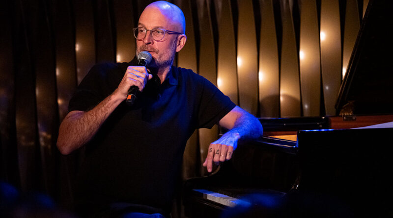 Benjamin Lackner moderiert den Auftritt seines Quintet im Jazzclub Bix Stuttgart 2026