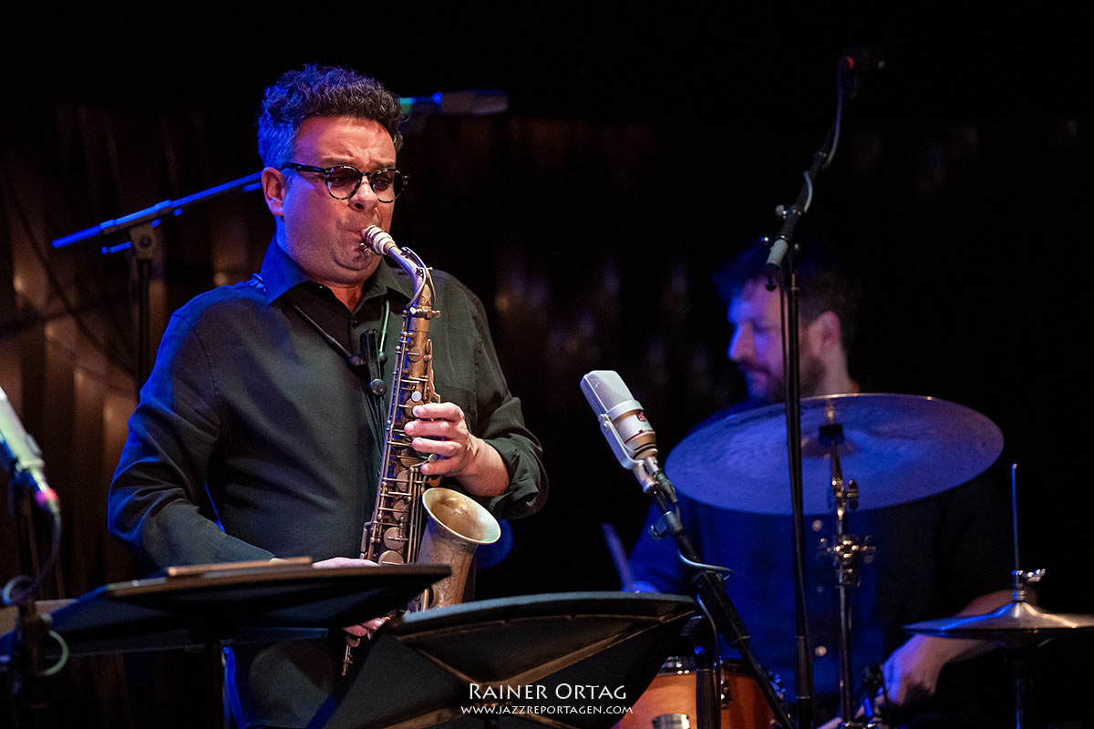 Maciej Obara bei einem Saxofon-Solo mit dem Benjamin Lackner Quintet im Jazzclub Bix Stuttgart 2026